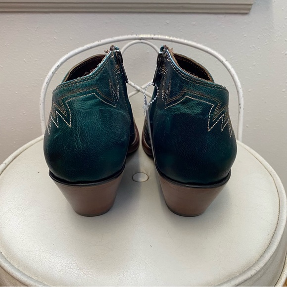 Jolene Ariat Bootie - Picture 4 of 5